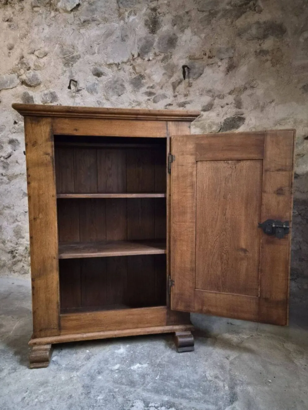 Armoire ancienne française en chêne à une porte, XVIIIe siècle