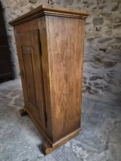 Armoire ancienne française en chêne à une porte, XVIIIe siècle