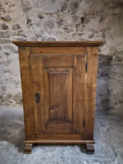 Armoire ancienne française en chêne à une porte, XVIIIe siècle