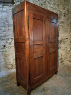 Armoire ancienne française en bois de cerisier XVIIIe siècle – Buffet rustique