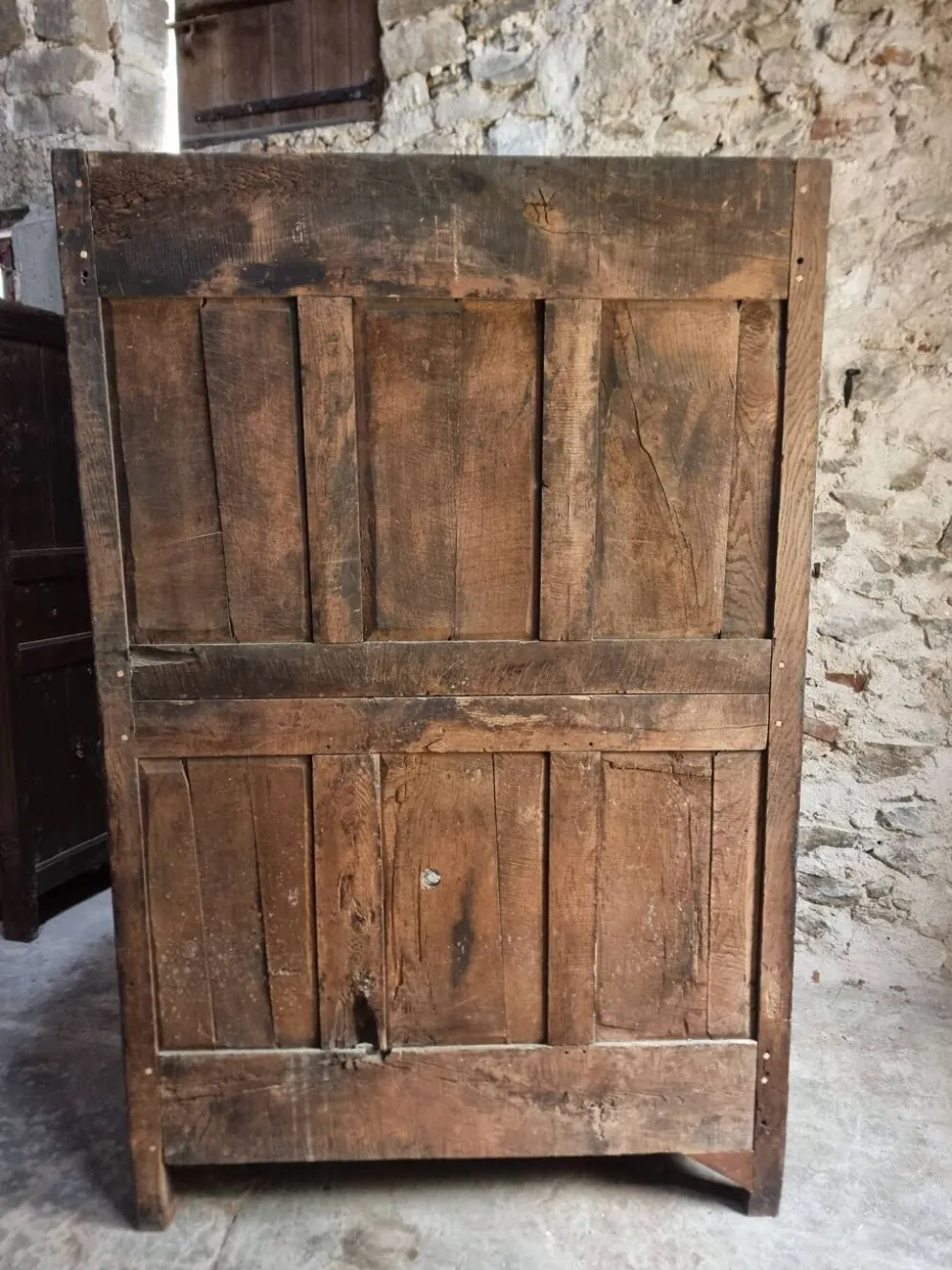 Armoire ancienne française en bois de cerisier XVIIIe siècle – Buffet rustique