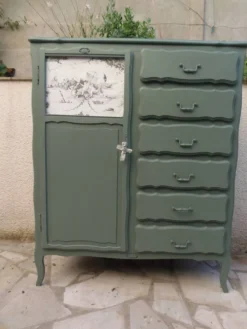 Armoire ancienne Green Smoke – Toile de Jouy .