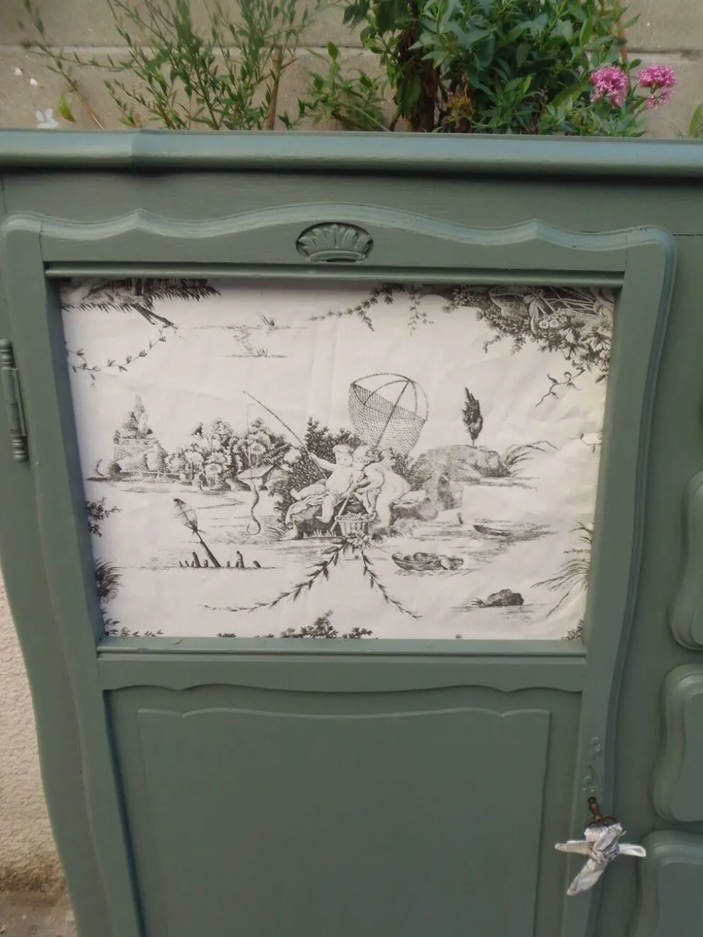 Armoire ancienne Green Smoke – Toile de Jouy .