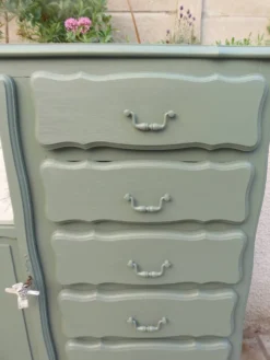 Armoire ancienne Green Smoke – Toile de Jouy .