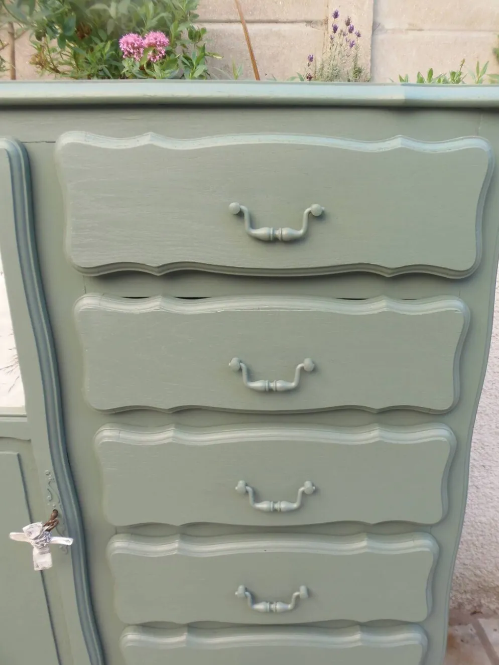Armoire ancienne Green Smoke – Toile de Jouy .