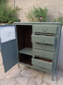 Armoire ancienne Green Smoke – Toile de Jouy .