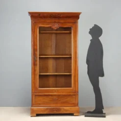 Armoire ancienne Louis-Philippe en noyer et verre, France, XIXe siècle