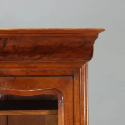 Armoire ancienne Louis-Philippe en noyer et verre, France, XIXe siècle