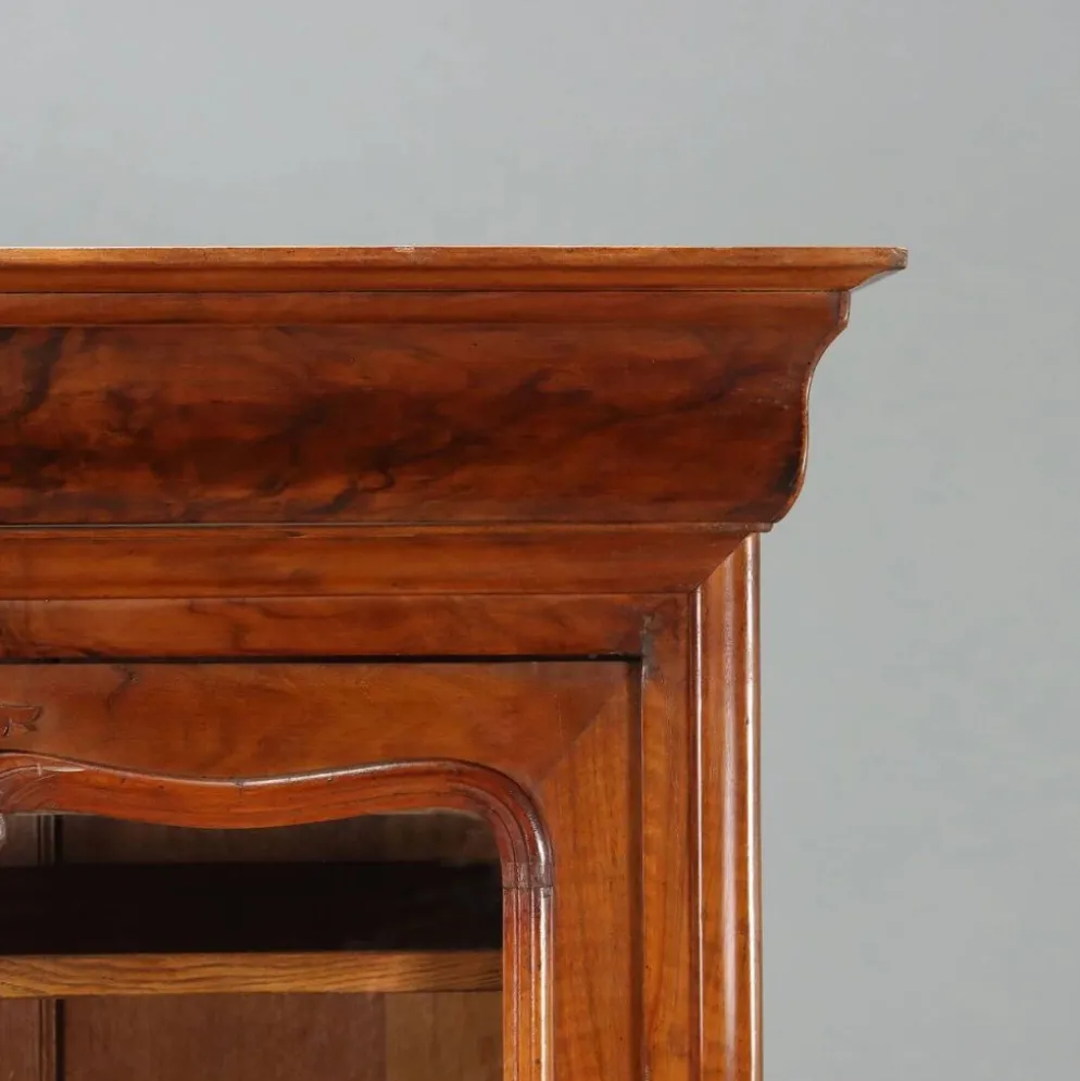 Armoire ancienne Louis-Philippe en noyer et verre, France, XIXe siècle