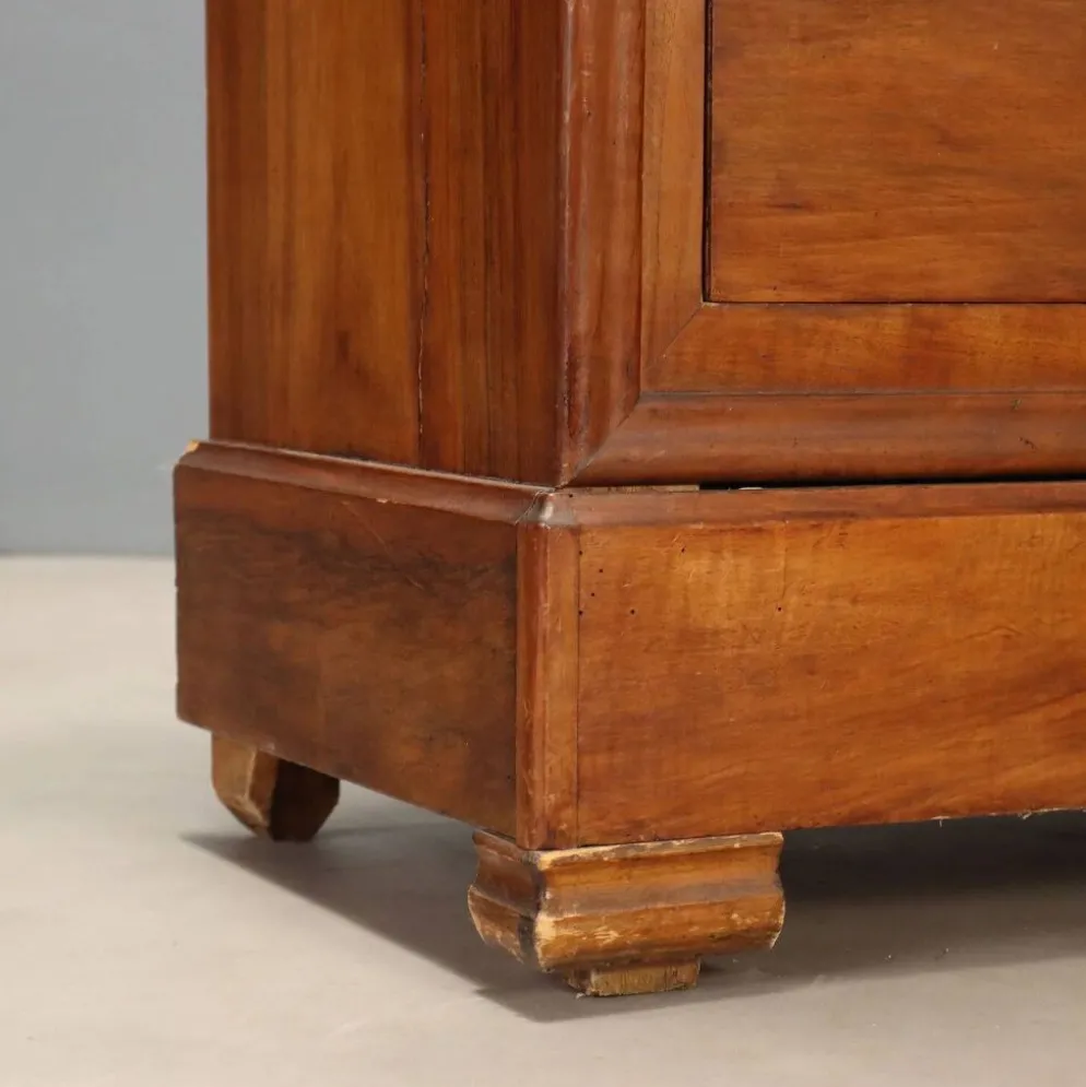 Armoire ancienne Louis-Philippe en noyer et verre, France, XIXe siècle