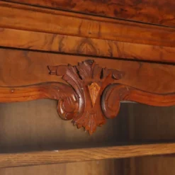 Armoire ancienne Louis-Philippe en noyer et verre, France, XIXe siècle