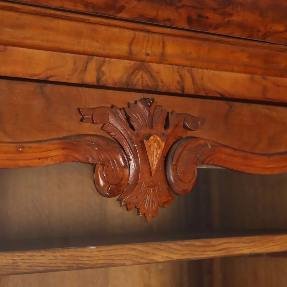 Armoire ancienne Louis-Philippe en noyer et verre, France, XIXe siècle