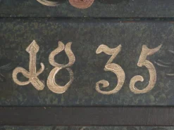 Armoire ancienne peinte en bois de pin – Empire Austro-hongrois, Année 1835