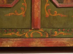Armoire ancienne peinte en bois de pin – Austrie, 1831