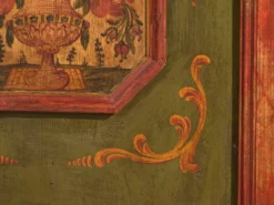 Armoire ancienne peinte en bois de pin – Austrie, 1831