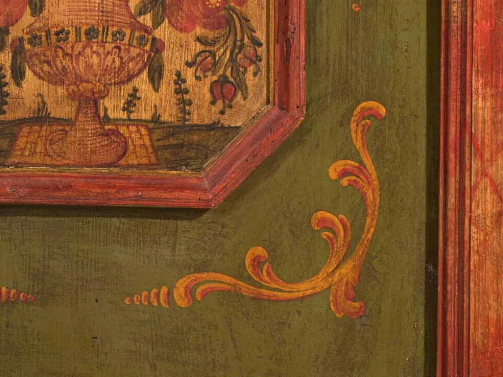 Armoire ancienne peinte en bois de pin – Austrie, 1831