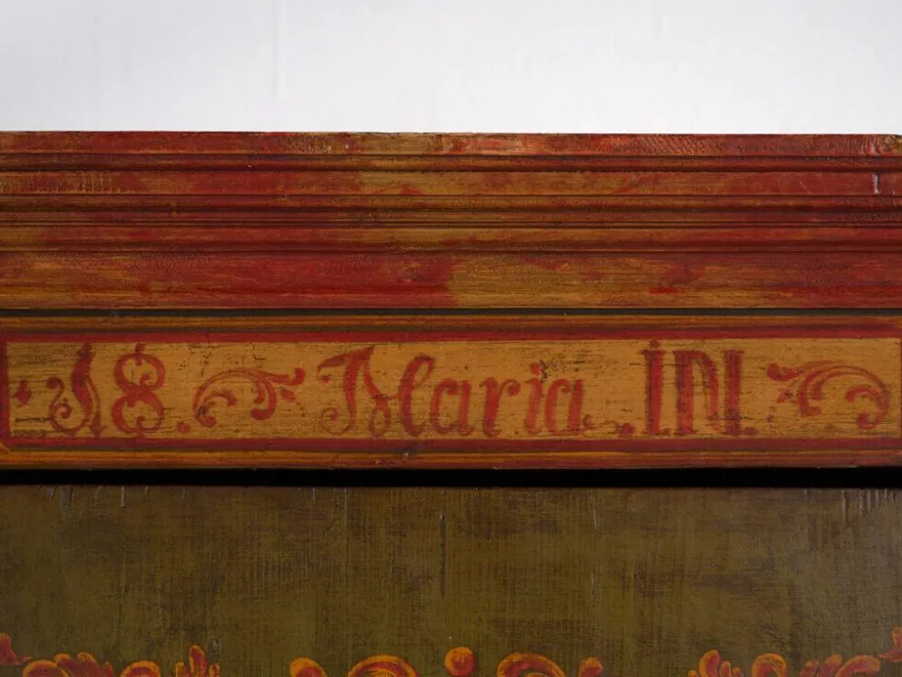 Armoire ancienne peinte en bois de pin – Austrie, 1831