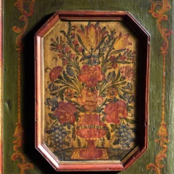 Armoire ancienne peinte en bois de pin – Austrie, 1831