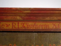 Armoire ancienne peinte en bois de pin – Austrie, 1831