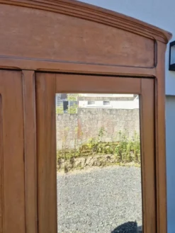Armoire ancienne à 2 portes et 3 tiroirs