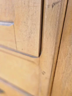 Armoire ancienne à 2 portes et 3 tiroirs