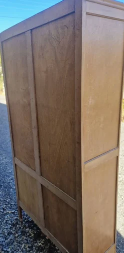 Armoire ancienne à 2 portes et 3 tiroirs