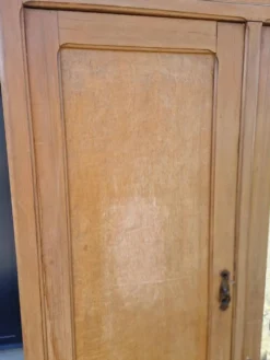 Armoire ancienne à 2 portes et 3 tiroirs