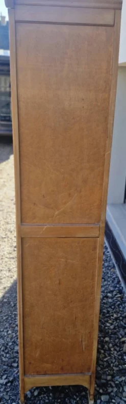 Armoire ancienne à 2 portes et 3 tiroirs