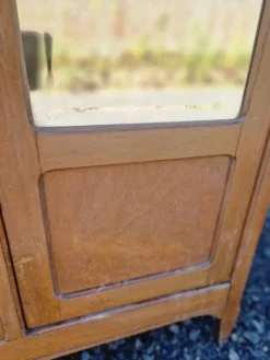 Armoire ancienne à 2 portes et 3 tiroirs