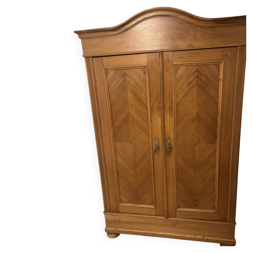 Armoire ancienne style louis XV - Fronton chapeau de gendarme
