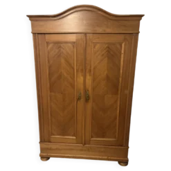 Armoire ancienne style louis XV - Fronton chapeau de gendarme