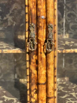 Armoire anglaise en bambou et laque du XIXe siècle, 1890