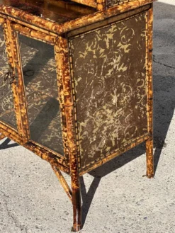 Armoire anglaise en bambou et laque du XIXe siècle, 1890