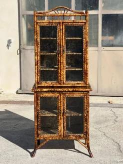 Armoire anglaise en bambou et laque du XIXe siècle, 1890