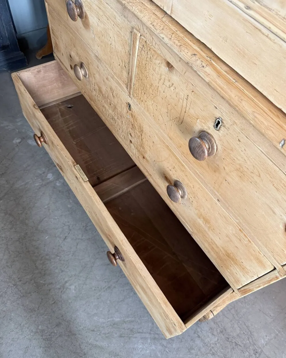 Armoire anglaise à linge de type linen press (rénovée)