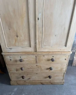 Armoire anglaise à linge de type linen press (rénovée)