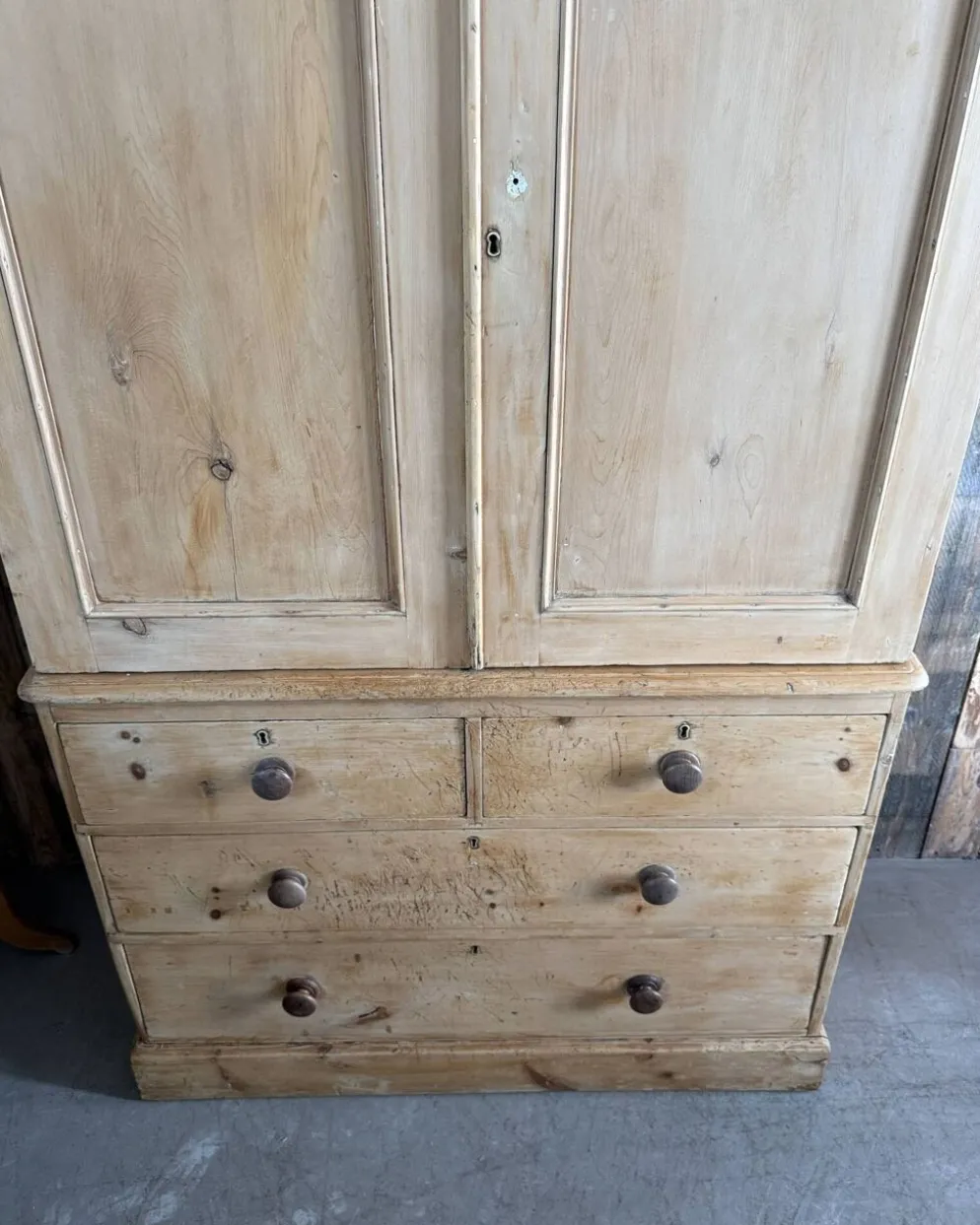 Armoire anglaise à linge de type linen press (rénovée)