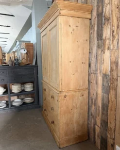 Armoire anglaise à linge de type linen press (rénovée)