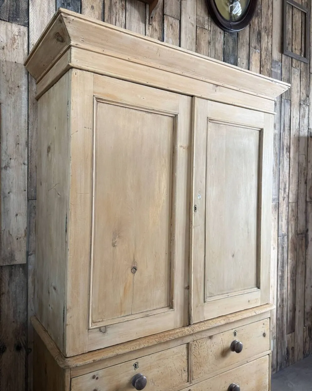 Armoire anglaise à linge de type linen press (rénovée)