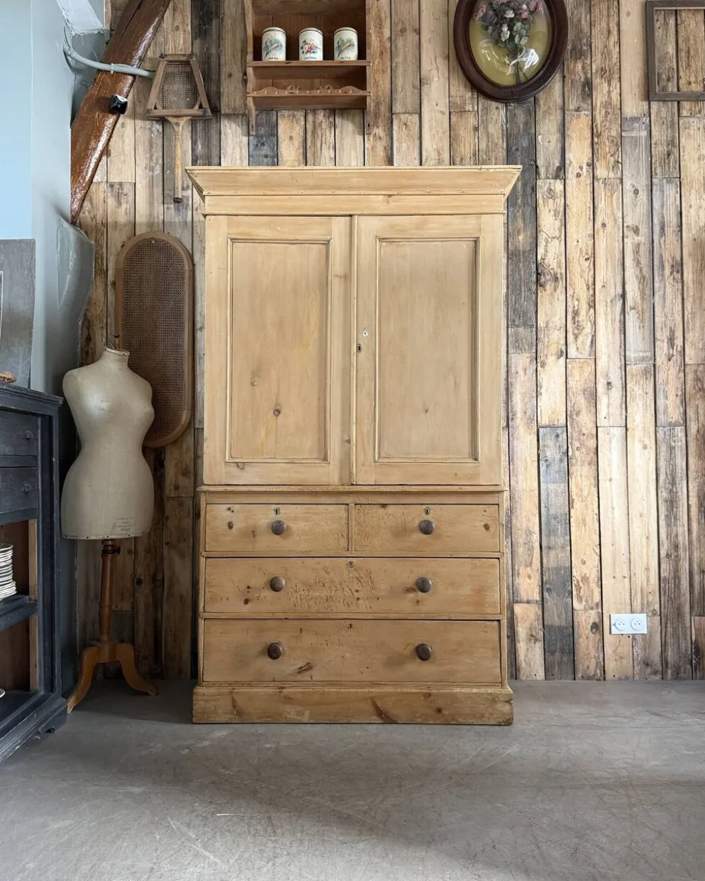 Armoire anglaise à linge de type linen press (rénovée)