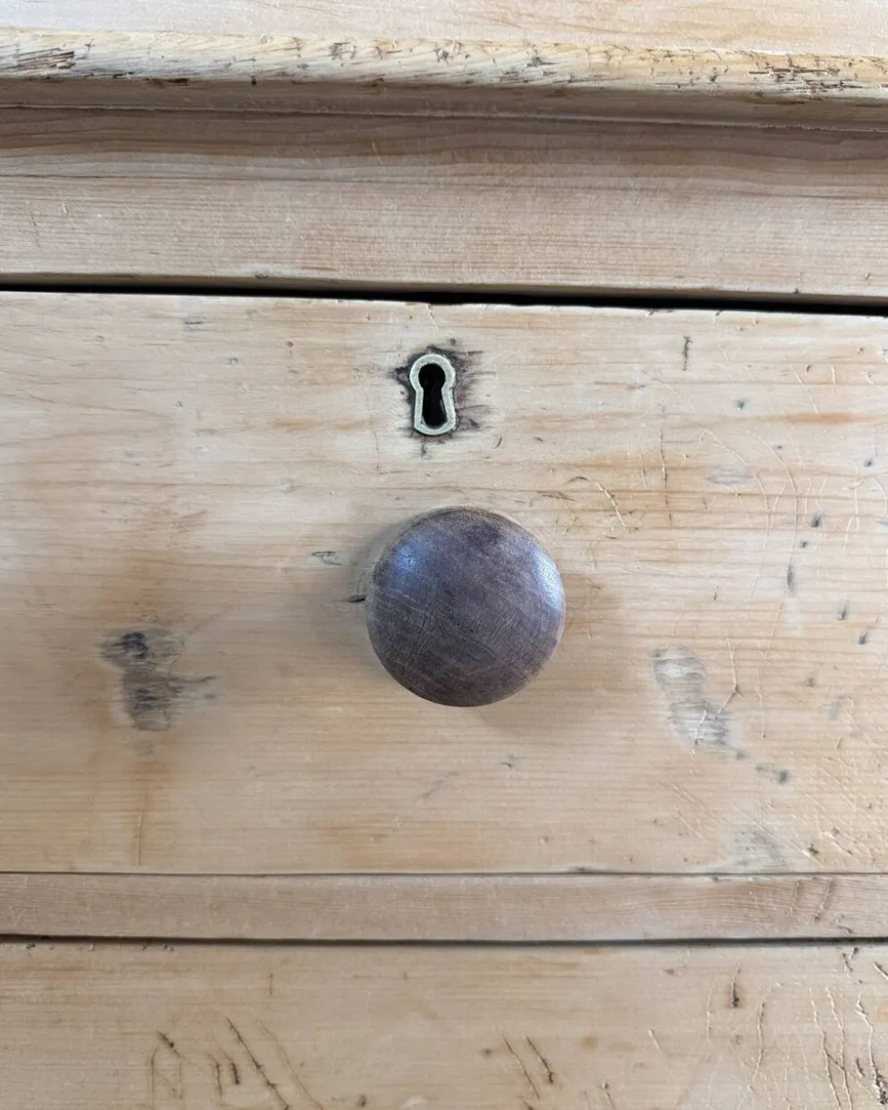 Armoire anglaise à linge de type linen press (rénovée)