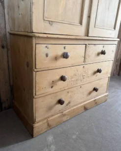 Armoire anglaise à linge de type linen press (rénovée)