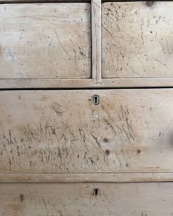 Armoire anglaise à linge de type linen press (rénovée)