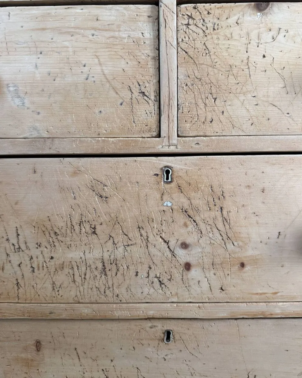 Armoire anglaise à linge de type linen press (rénovée)
