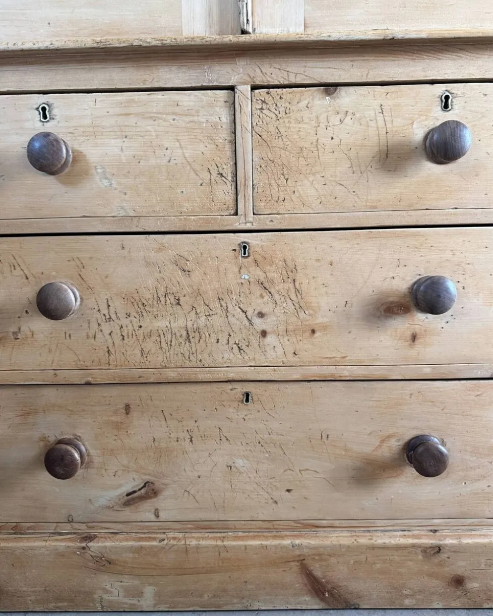 Armoire anglaise à linge de type linen press (rénovée)