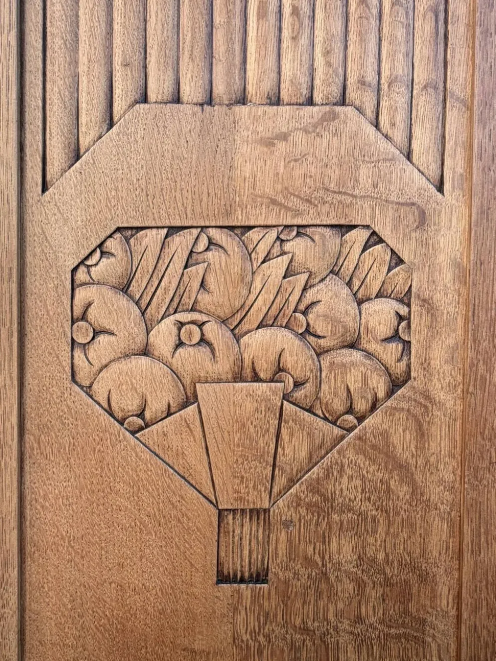 Armoire art déco chêne brut et miroir biseauté