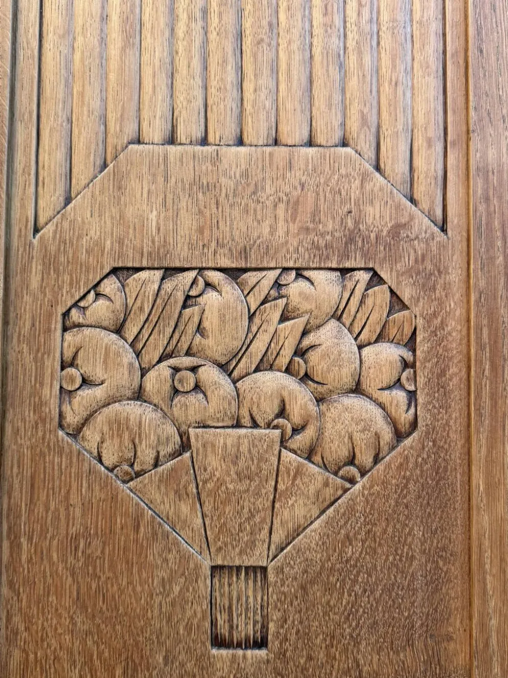 Armoire art déco chêne brut et miroir biseauté