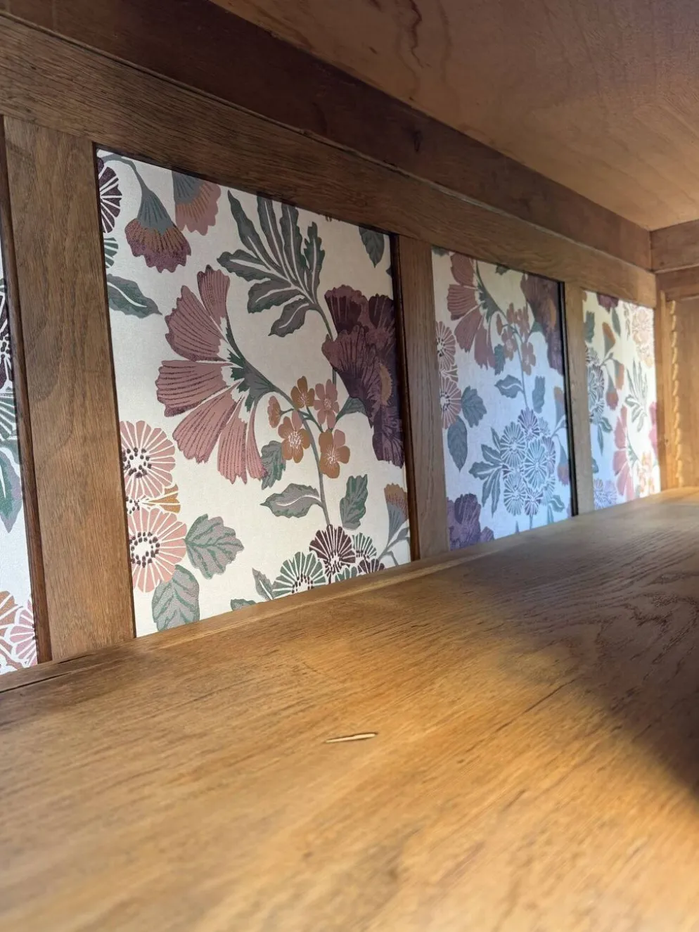 Armoire art déco chêne brut et miroir biseauté