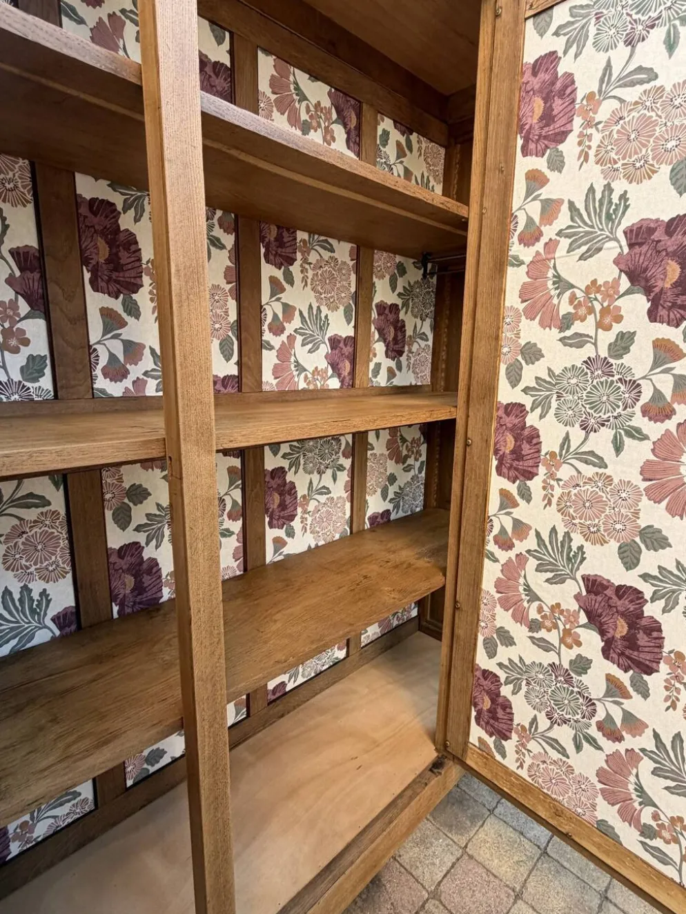 Armoire art déco chêne brut et miroir biseauté