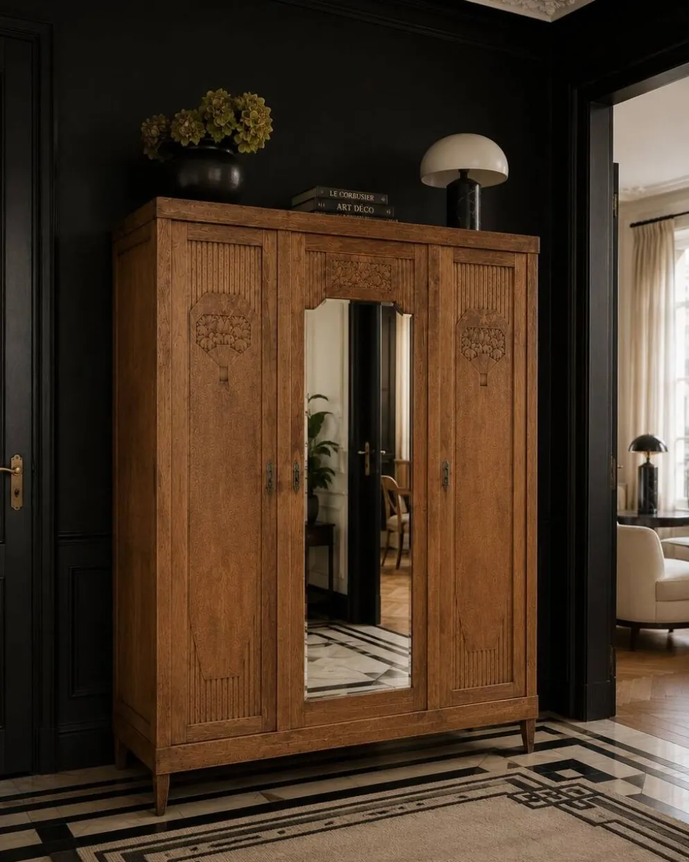 Armoire art déco chêne brut et miroir biseauté